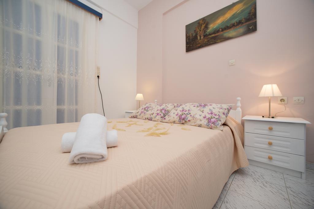 Bella Sant Aparthotel Perissa  Exterior photo