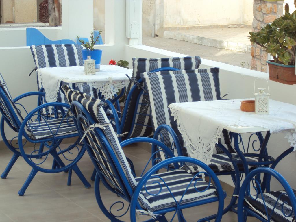 Bella Sant Aparthotel Perissa  Exterior photo