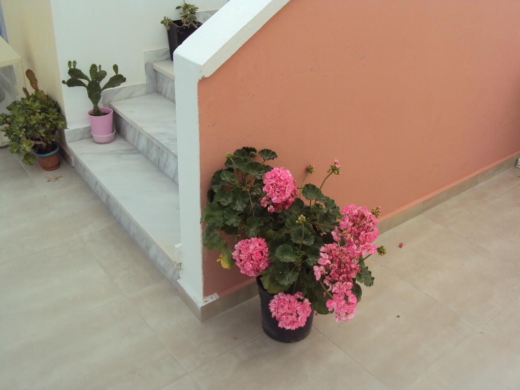 Bella Sant Aparthotel Perissa  Exterior photo
